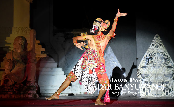 AROMA JAWA: Penampilan salah satu komunitas seni tari tradisional di Gesibu Blambangan, Banyuwangi. (Ramada Kusuma/Radar Banyuwangi)