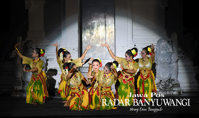 NON GANDRUNG: Salah satu tari tradisional ditampilkan sebagai welcome dance dalam acara seremoni di Banyuwangi. (Ramada Kusuma/Radar Banyuwangi)