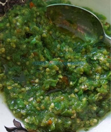 SATU WARNA: Sambal hijau didominasi cabai besar hijau, cabai rawit hijau, dan cabai keriting hijau. (Ramada Kusuma/RadarBanyuwangi.id)