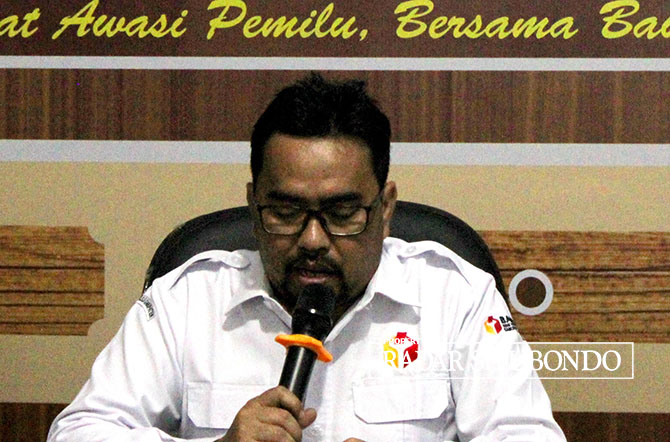 Ketua Bawaslu Situbondo Murtapik. (Iwan Feriyanto/Radar Situbondo)