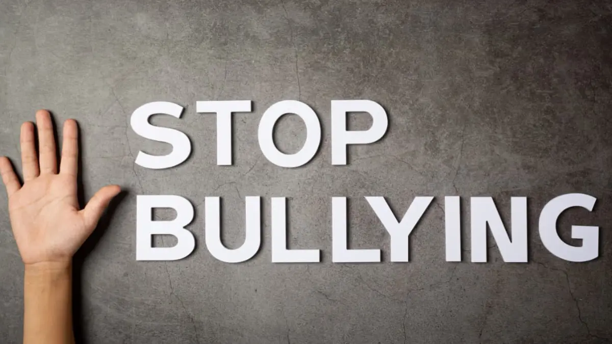 Delapan siswa terduga pelaku bullying belum dijatuhi sanksi, sementara korban masih dalam pemulihan.