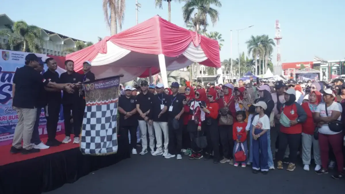 Ribuan Warga Ramaikan Jalan Sehat May Day, Ketua DPRD Jember Ahmad Halim: Ini Jadi Momentum Perkuat Harmoni Buruh dan Pengusaha. (Sidkin/Halojember)