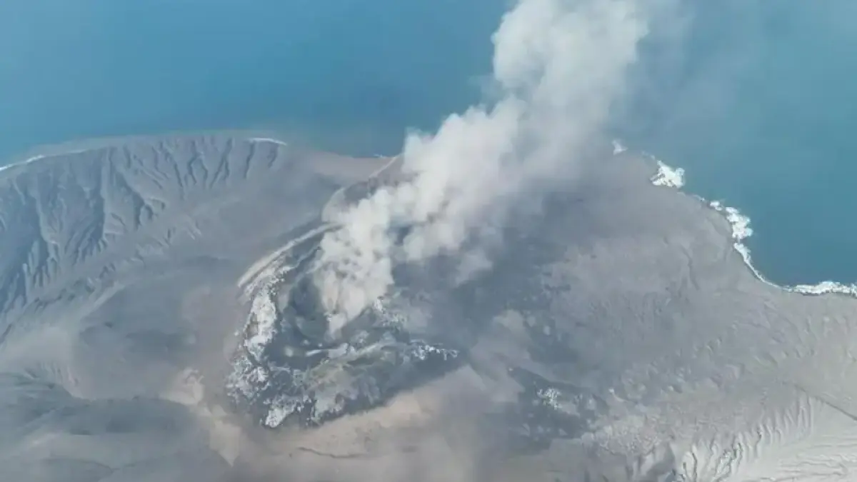 Foto udara Gunung Anak Krakatau, Sabtu (5/9/2026) petang. (Pusat Vulkanologi dan Mitigasi Bencana Geologi )