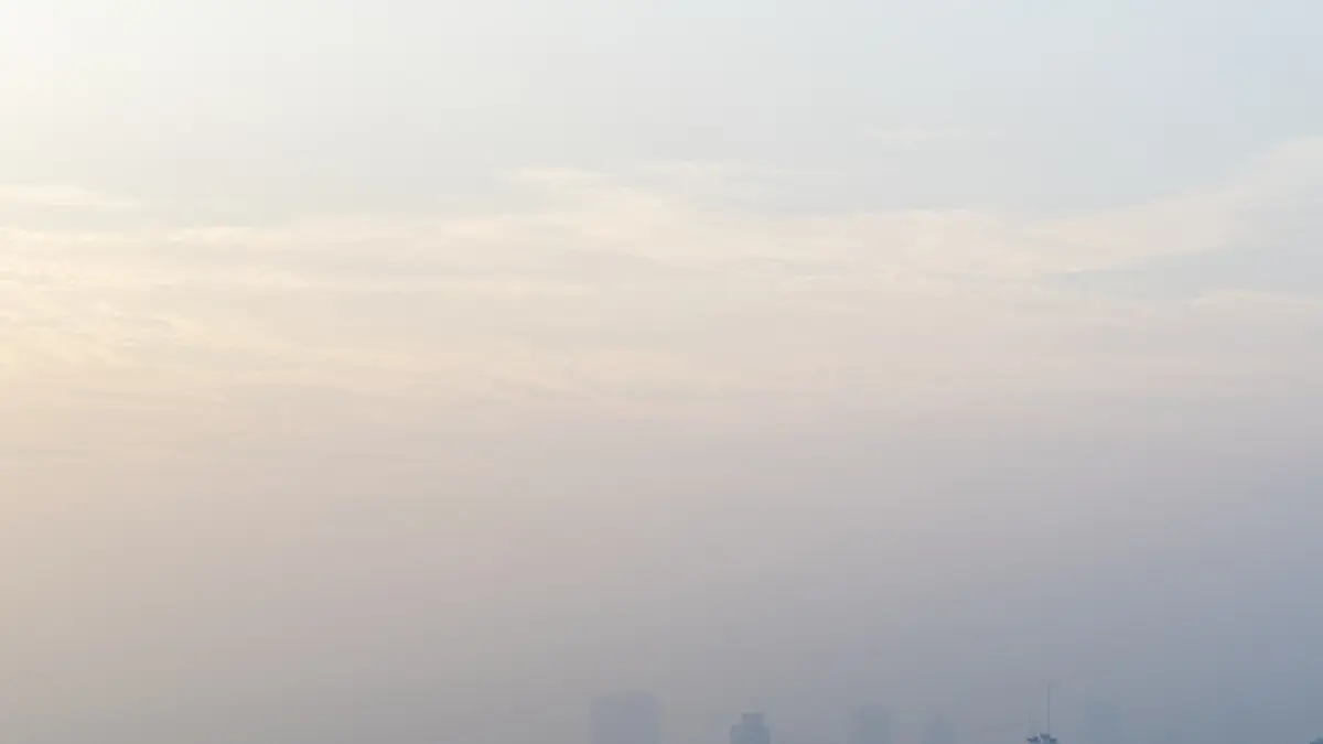Ilustrasi kualitas udara di Tuban dinilai semakin mengkhawatirkan akibat tingginya particulate matter atau PM 2,5 dari kendaraan dan industri.