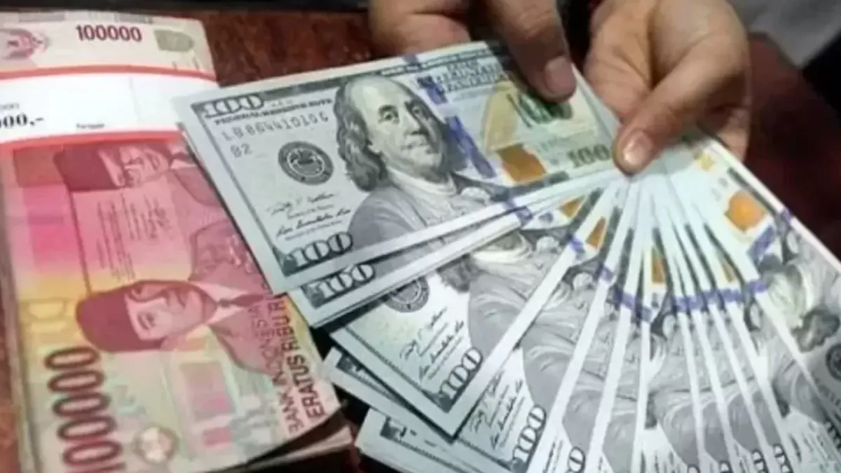 TERPURUK - Nilai tukar Rupiah hari ini mencatat rekor terendah imbas  kekhawatiran terhadap kelanjutan perang Iran-Israel-AS. 