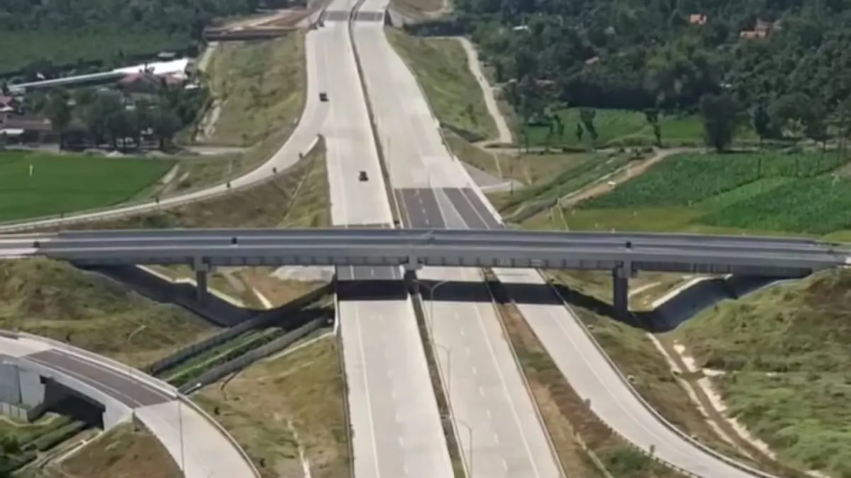 MEMBENTANG LUAS : Potret Jalan Tol Probowangi kini sudah hampir rampung ( Ig: BBPJN  Jawa Timur-Bali)