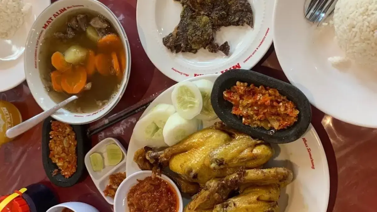 Ayam goreng basah khas Semarang. (Fiidzah Ikramina/ Google Maps)