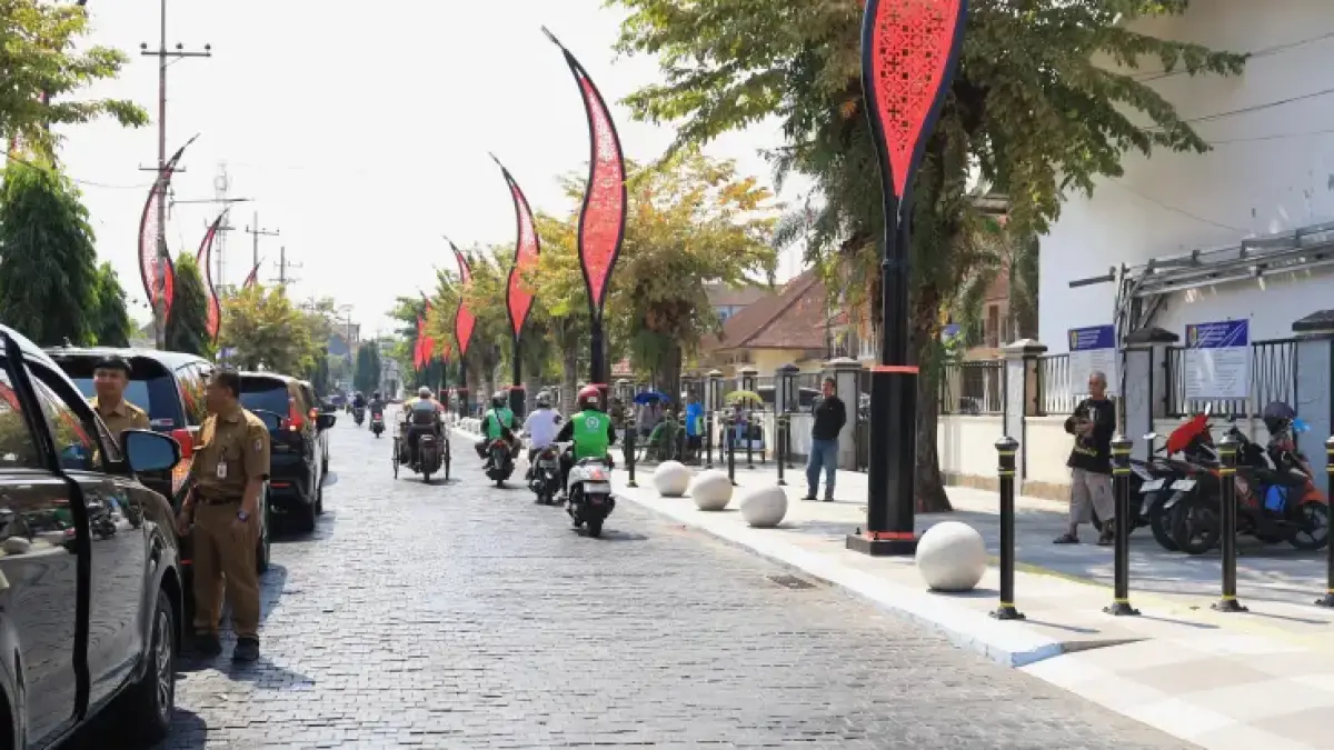 Progres pengerjaan Street Food Kartini, kawasan Jember kota, yang baru 25 persen dan ditargetkan rampung akhir tahun ini.
