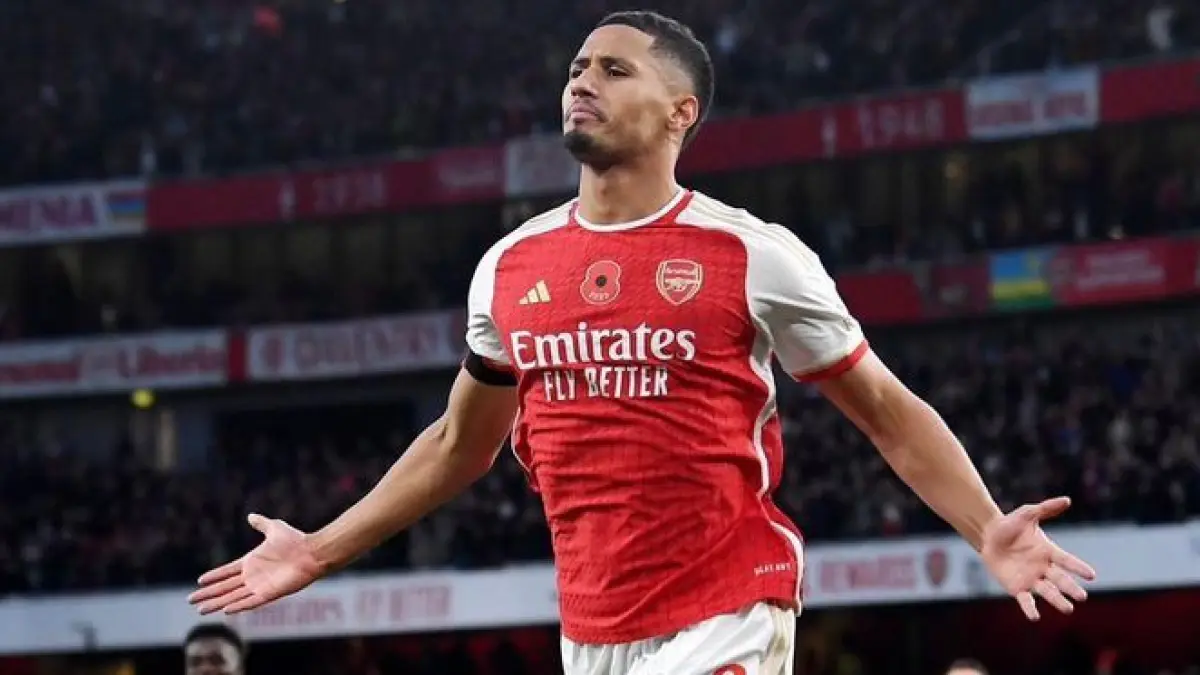 Pemain Arsenal, William Saliba akan absen dalam jangka waktu yang lama karena cedera punggung.