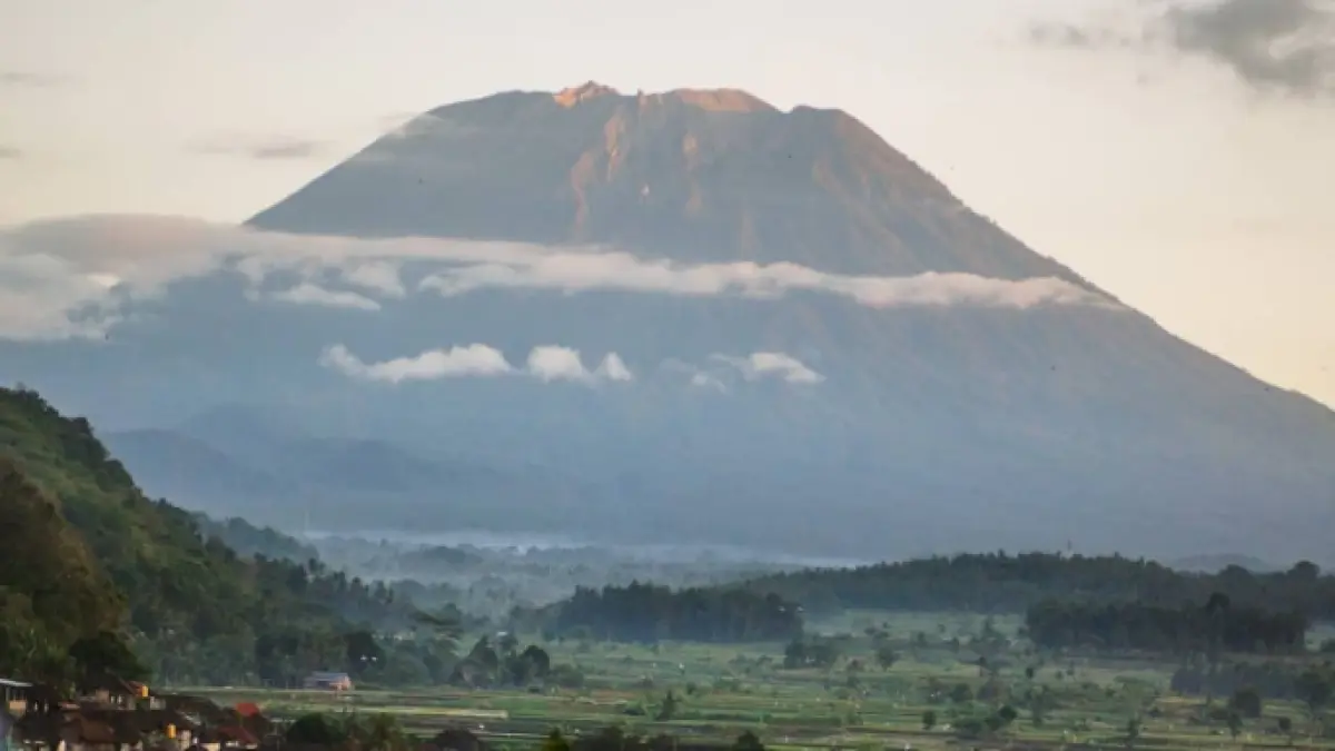 Seluruh jalur pendakian menuju Gunung Agung, Karangasem ditutup sementara. (DOK BALI EXPRESS)