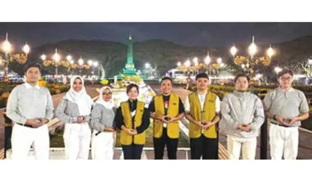 KERJA SAMA: Yayasan Budha Tzu Chi - Xie Li Malang bersama PT Ekamas Fortuna
bersiap membagikan sahur gratis di Kota Malang.