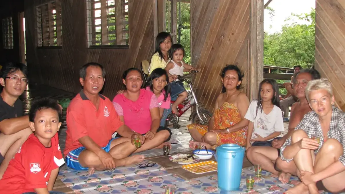 Makan bersama keluarga (Wikimedia Commons)