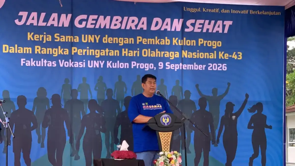KOLABORASI: Bupati dan Rektor UNY membuka Peringatan Hari Olahraga Nasional di Stadion Atletik dan Sepakbola UNY Wates. (anom bagaskoro/radar jogja)