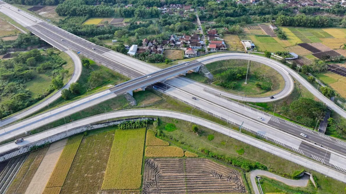 Arus lalu lintas di Jalan Tol Ngawi-Kertosono tampak lengang.