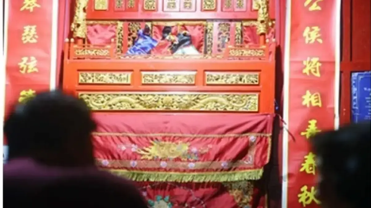 BISA JADI OPSI: Pertunjukan wayang potehi sudah digelar di
Kelenteng Eng An Kiong sejak Februari lalu.