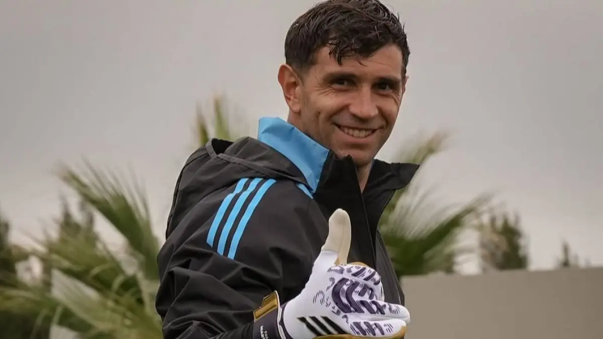Juventus membuka komunikasi dengan agen Emiliano Martínez
