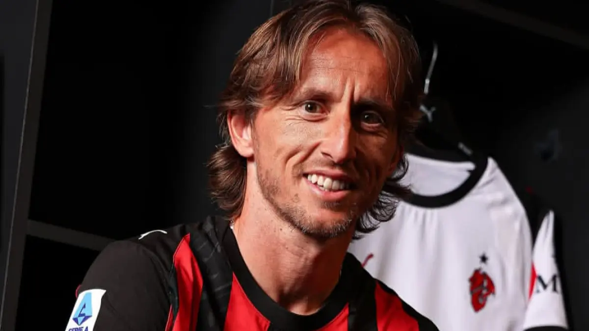 Luka Modric, saat pertama kali diperkenalkan sebagai rekrutan baru AC Milan. 
