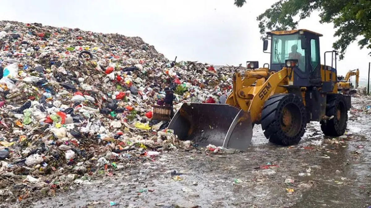 MENUMPUK: Sampah di TPA Supit Urang, Mulyorejo, Kecamatan Sukun, terus bertambah setiap hari. (Dokumen Radar Malang)