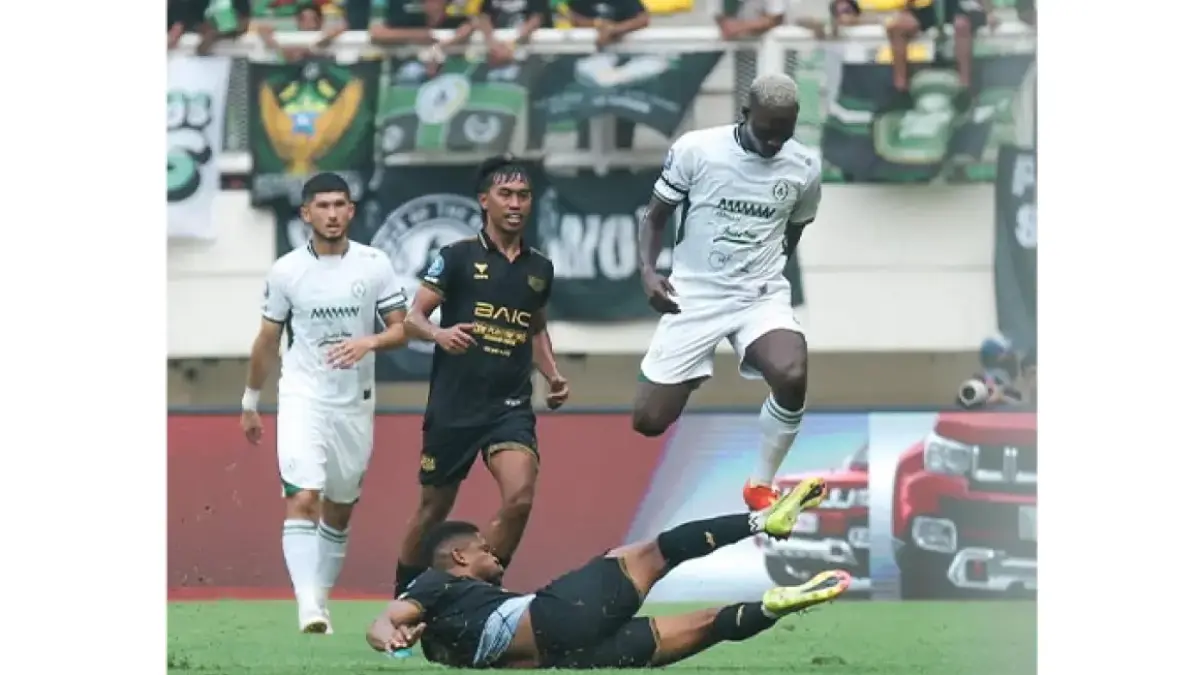 NOL POIN LAGI: Para pemain PSS Sleman saat berduel dengan pemain Dewa United di Banten International Stadium, Minggu (20/9) sore. (Dok. PSS Sleman)