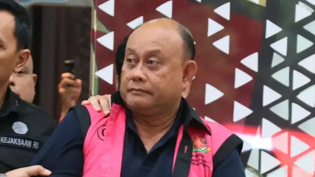 Mantan kepala Dadan Hindayana mengenakan rompi dan resmi di tahan Kejaksaan Agung, Jakarta, Rabu (3/6/2026). (Dery Ridwansah/ JawaPos.com)