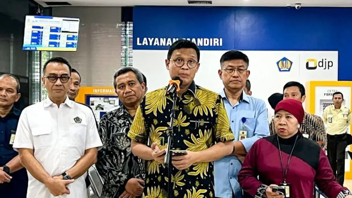 Direktur Jenderal Pajak Kementerian Keuangan Bimo Wijayanto dalam jumpa pers di sela mengunjungi KPP Madya Jakarta, Kamis (30/4/2026). (ANTARA/Harianto)