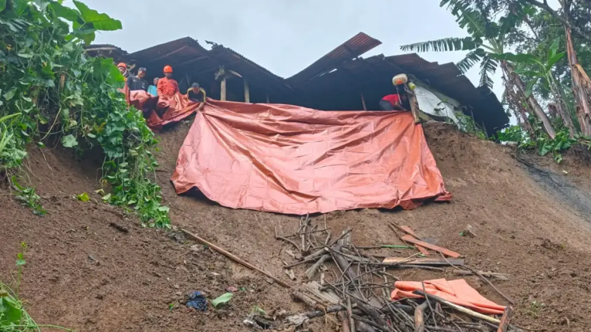 MUSIBAH: Kondisi tanah longsor di Desa Ngadirenggo, Kecamatan Wlingi, yang terjadi pada Minggu (15/3) sore.