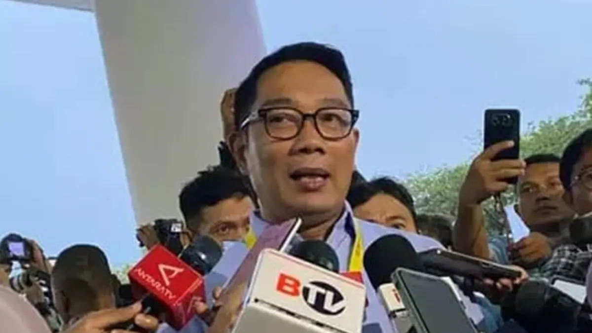 Ridwan Kamil saat menemui awak media.