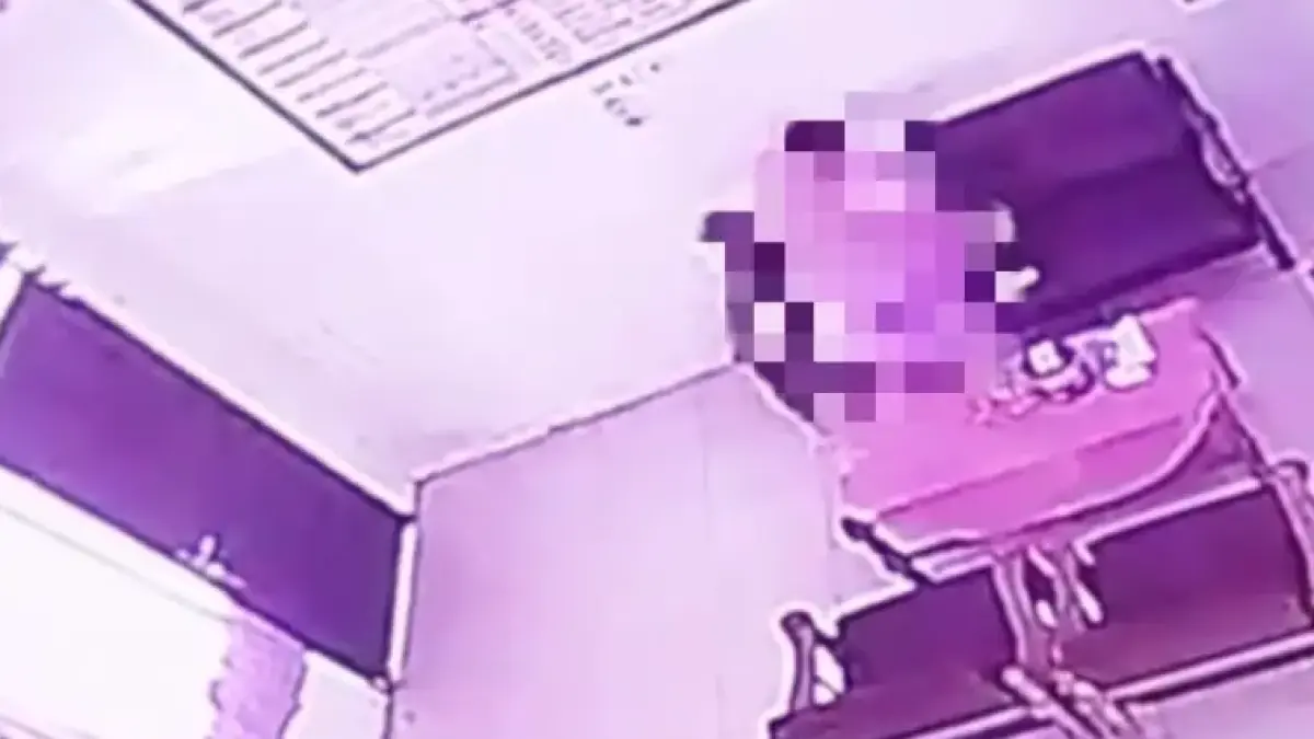 ASUSILA: Tangkapan layar video hasil rekaman CCTV yang memperlihatkan perbuatan mesum oknum kepsek dan guru di salah satu SD di Kecamatan Kedungwuni, Kabupaten Pekalongan. 