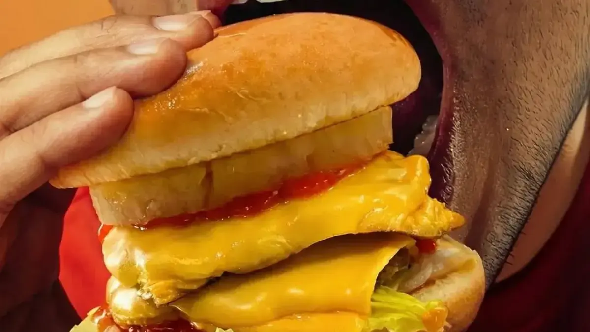 Burger dengan bahan premium dan patty homemade. (Instagram @lebunfrais)