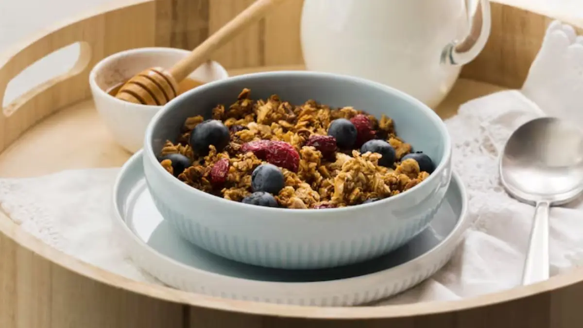Resep oatmeal coklat sehat, praktis, dan lezat. Cocok untuk sarapan penurun kolesterol yang bikin tubuh tetap bertenaga.