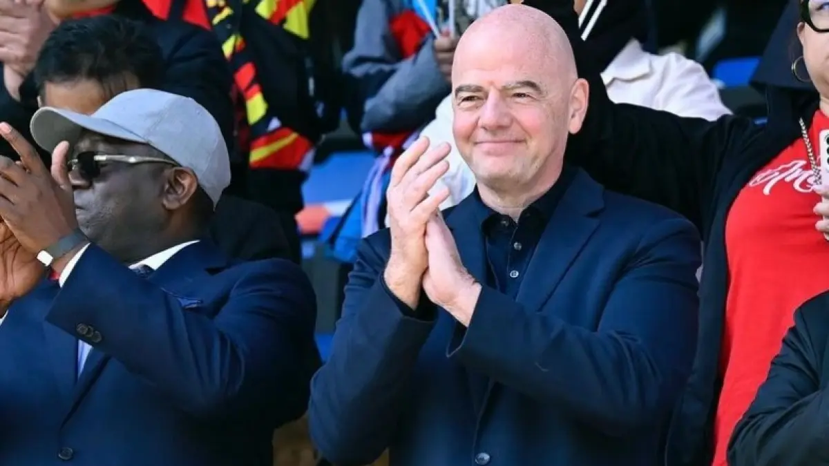 POLEMIK Gianni Infantino sedang berseteru dengan Michel Platini 