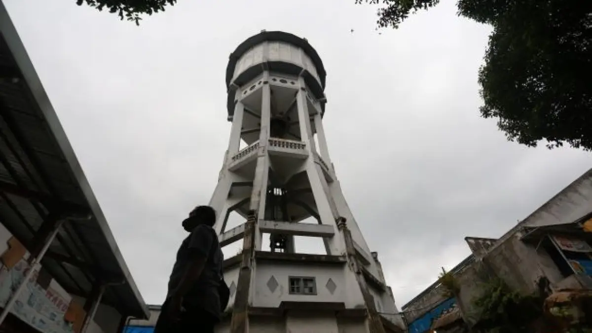 MONUMEN: Menara air di Pasar Tanjung yang dibangun era penjajahan Belanda tetap berdiri kokoh, kemarin.