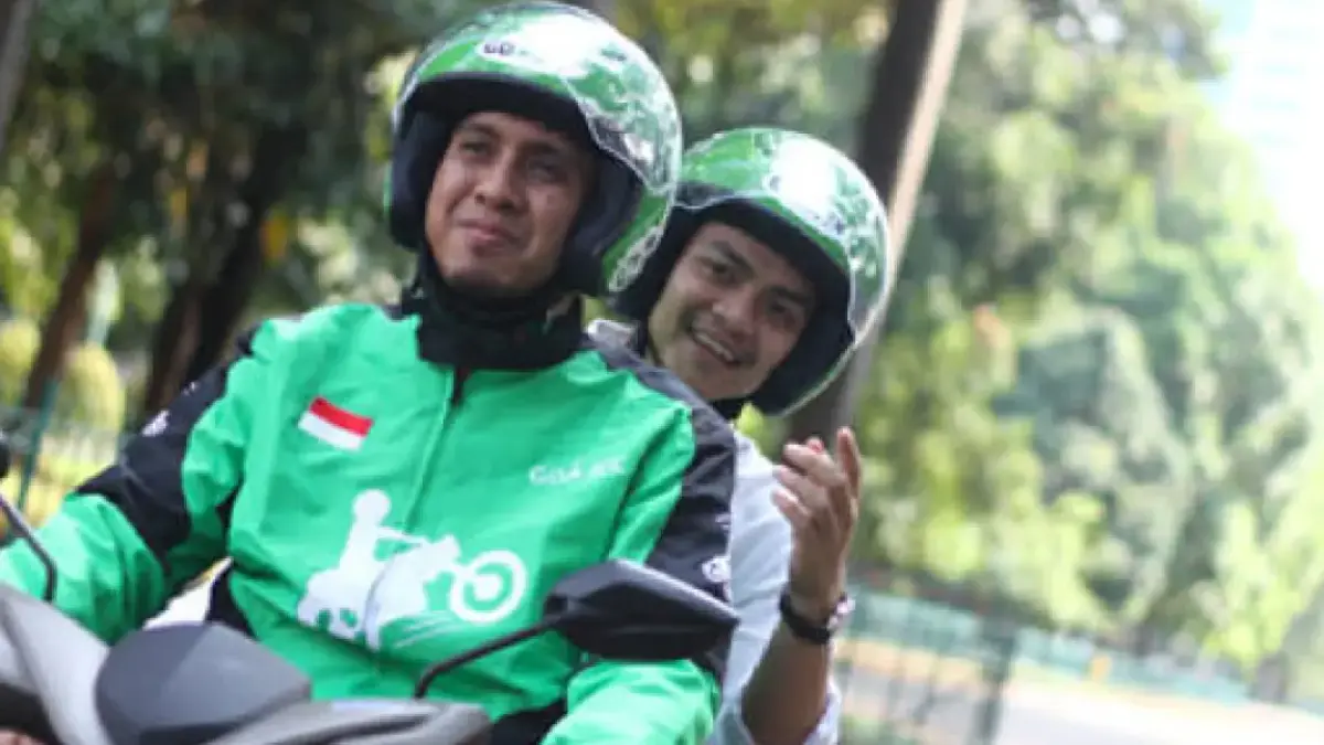 Pemberlakuan komisi untuk layanan transportasi online beroda dua merupakan kebijakan yang selama ini ditunggu-tunggu oleh para pengemudi ojek online.