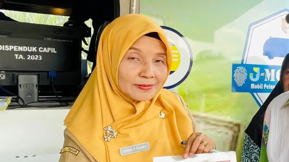 "Sementara kami berikan barcode, sehingga pembayarannya bisa langsung melalui sistem barcode tersebut. Ke depan, teman-teman dari Bapenda juga akan memperkuat teknis layanan Samsat di sini agar semakin cepat." ISNAINI DWI SUSANTI, Kepala DPMPTSP Jember. (MAULANA/RADAR JEMBER)