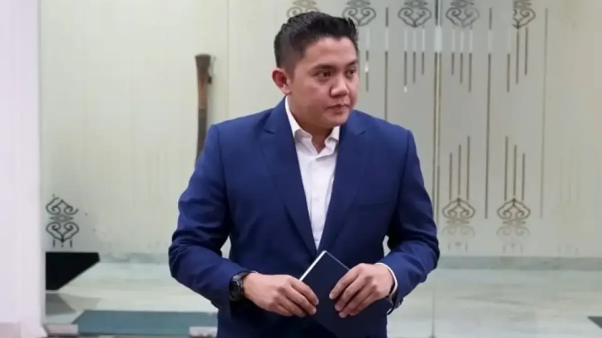 Seskab Teddy Indra Wijaya saat menghadiri salah satu sesi jumpa pers.