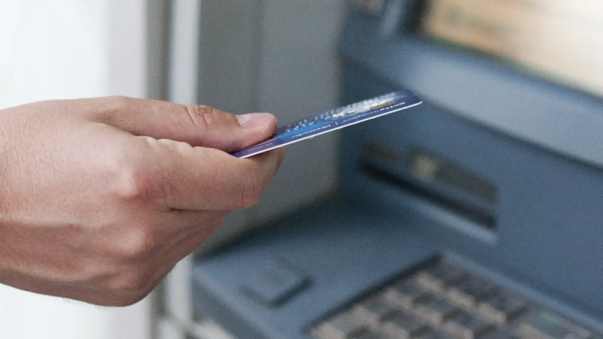 Simak daftar saldo minimum terbaru bank Mandiri, BRI, dan BNI.