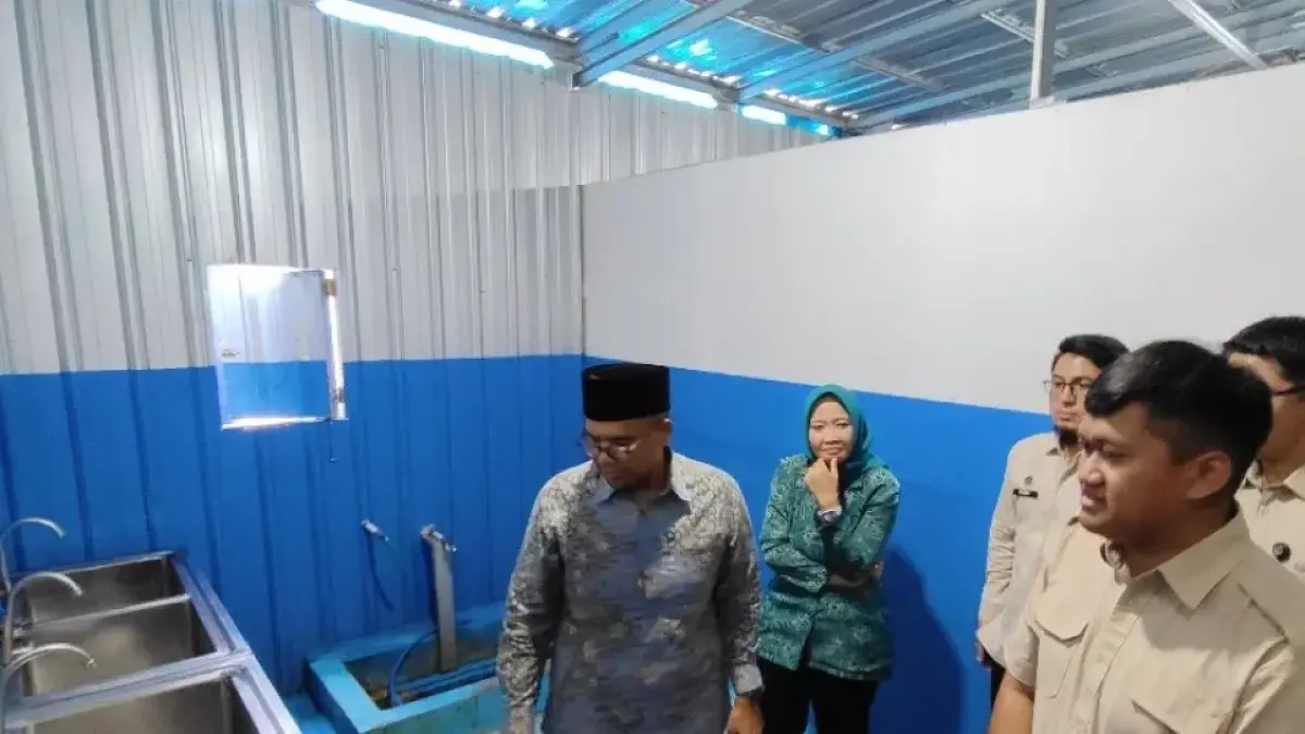 SIDAK: Bupati Batang bersama BGN saat sidak di SPPG Bawang.