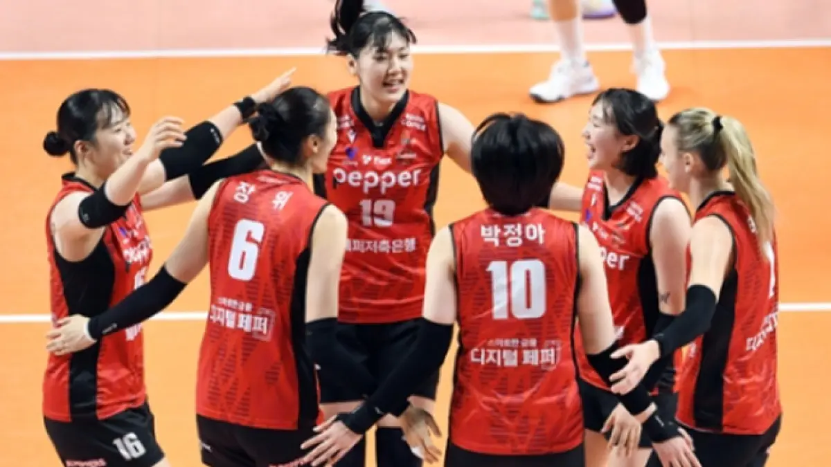 Para pemain AI Peppers merayakan poin saat menghadapi Hyundai Hillstate di V-League musim lalu. (KOVO)