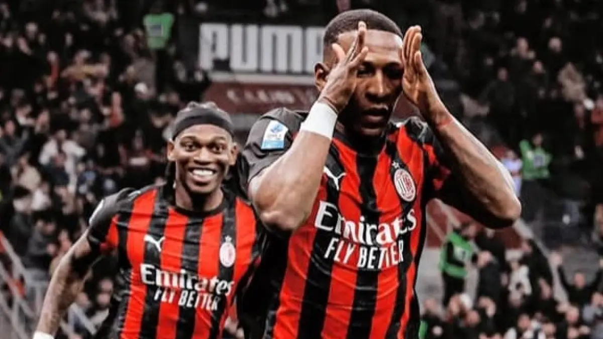 Pervis Estupinan selebrasi AC Milan usai kalahkan Inter Milan