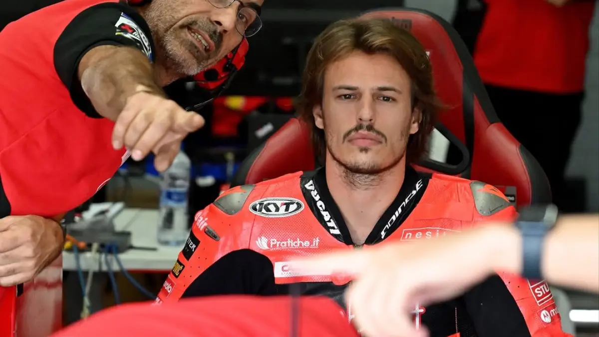 Nicolo Bulega, rider Ducati di WorldSBK, buka suara soal ambisinya ke MotoGP. Namun, terancam tak dapat kursi di tim Ducati. (IG/ducaticorse)