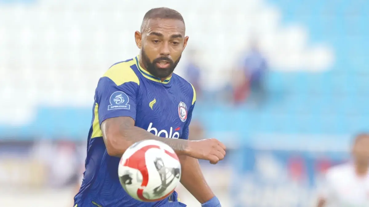 Dalberto Luan Belo berusaha menggiring bola dalam laga BRI Super League di Stadion Kanjuruhan, beberapa waktu lalu. (MO Arema FC)