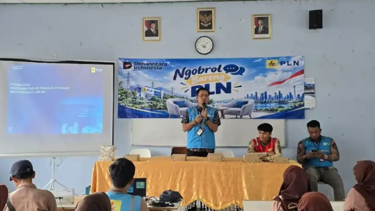 Edukasi : PLN Mengajar di SMAN 1 Sangkapura mengusung materi Sosialisasi Keselamatan Ketenagalistrikan Masyarakat Umum yang disampaikan langsung Manajer PLN ULP Bawean Anak Agung Ngurah Krisna Wisesa.