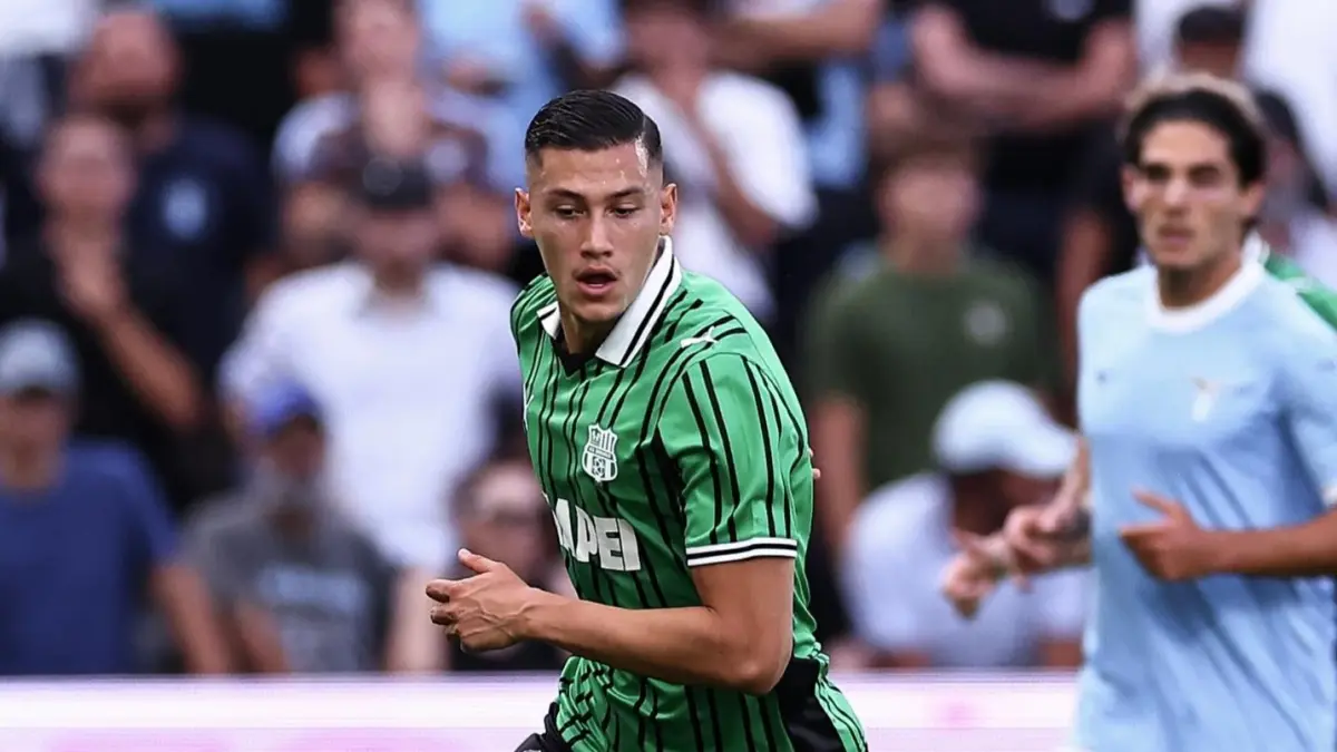 Jay Idzes saat bermain untuk Sassuolo di liga Italia Serie A.