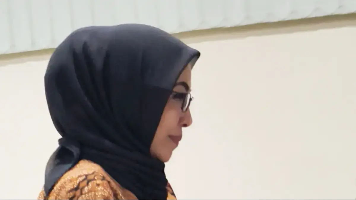 Istri eks Pangdam IV Diponegoro Letjen Widi Prasetijono, Novita Permatasari menjadi saksi di Pengadilan Tipikor Semarang, Senin (15/6/2026). 