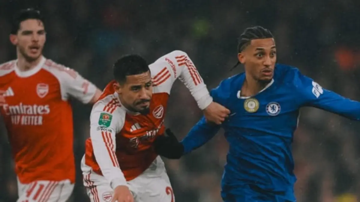 Arsenal unggul head to head, namun Sporting lebih tajam saat ini. Laga diprediksi berakhir imbang.