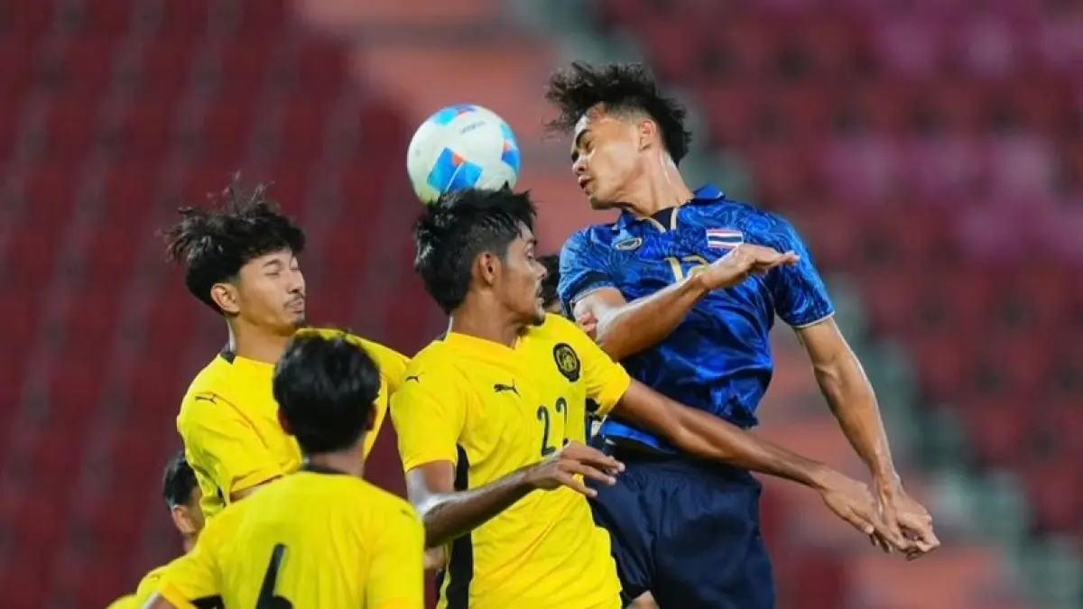 Aksi pemain Timnas Thailand saat berhadapan dengan Malaysia di SEA Games 2025.