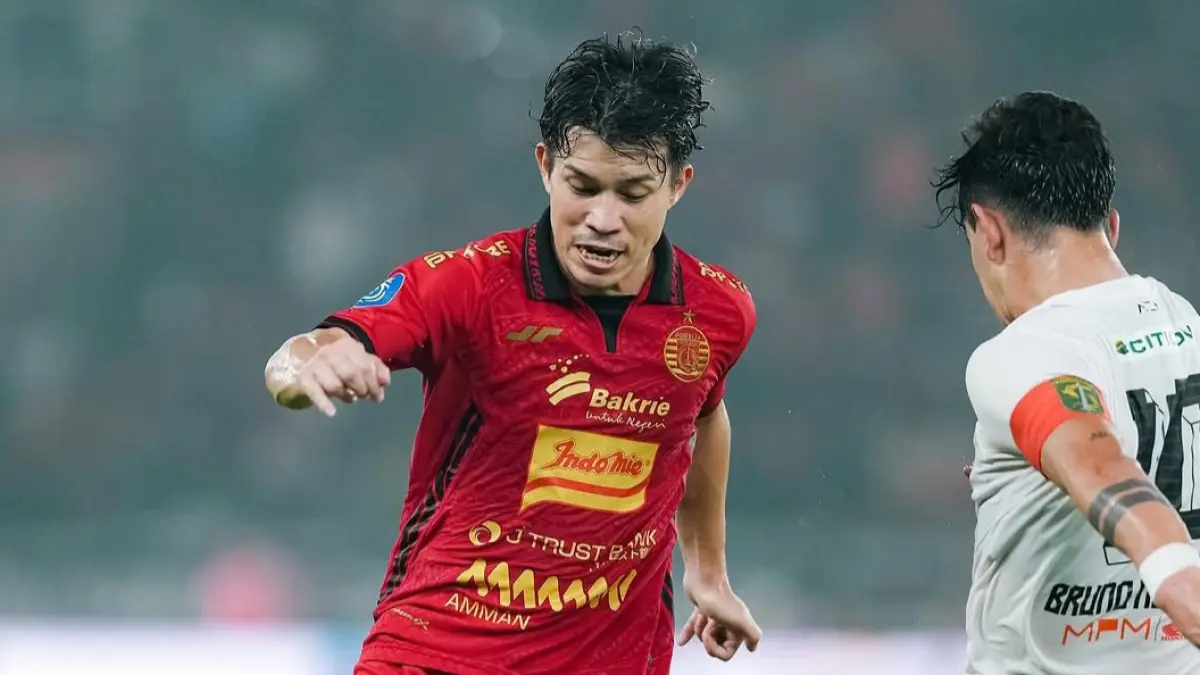 Duel sengit Ryo Matsumura vs Bruno Moreira di laga Persija vs Persebaya, BRI Super League musim lalu.