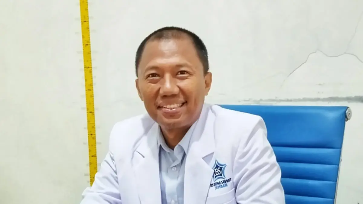 “Program ini (homecare, Red) tentu sangat dirasakan manfaatnya oleh masyarakat sasaran. Kendati demikian, konsekuensinya adalah peningkatan volume kerja bagi para petugas medis.” dr M. ALI SHODIKIN, Ketua IDI Jember. (DOKUMENTASI RADAR JEMBER)