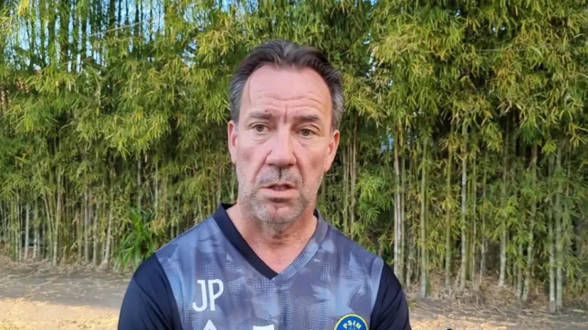 Pelatih PSIM Jogja Jean Paul van Gastel. (Fahmi Fahriza/Radar Jogja)