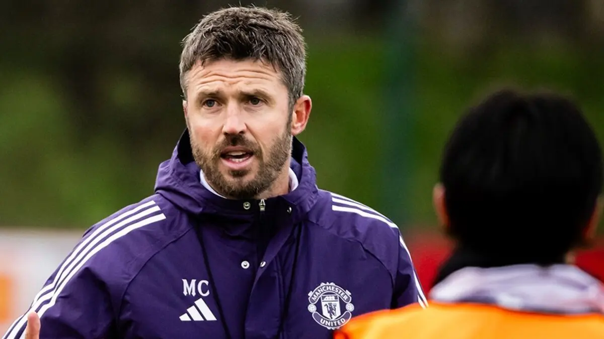 CARI TALENTA: Michael Carrick resmikan Isaac Konde jadi rekrutan untuk pemain muda Setan Merah (Manchester United)